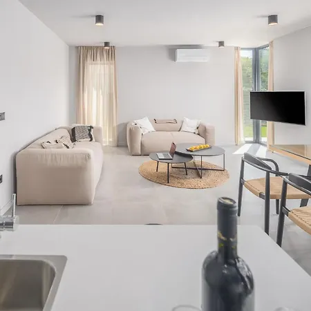 Βίλα Grota - Luxury 4-bedroom With Private Pool & Garden Near Πόρετς