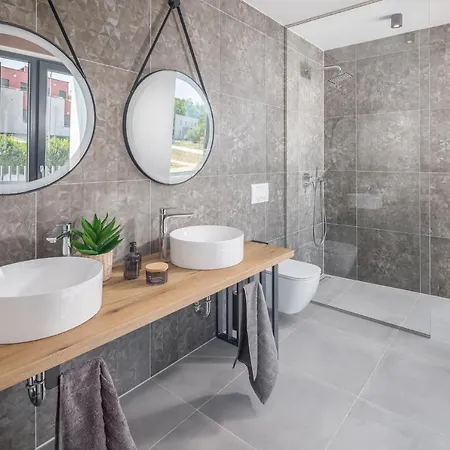 Βίλα Grota - Luxury 4-bedroom With Private Pool & Garden Near