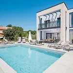 Grota - Luxury 4-bedroom With Private Pool & Garden Villa *