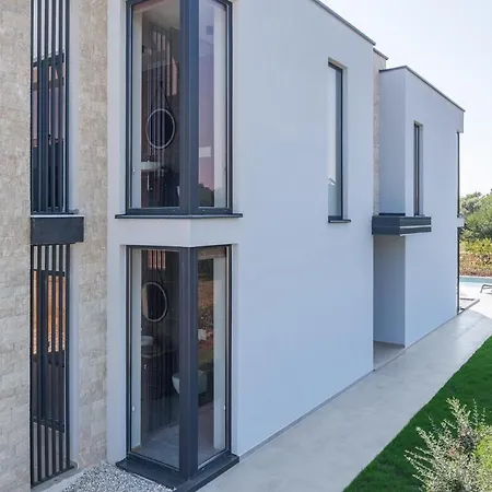 Grota - Luxury 4-bedroom With Private Pool & Garden Willa