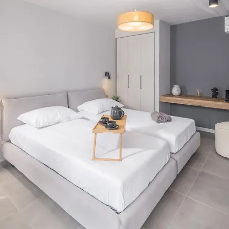 Grota - Luxury 4-bedroom With Private Pool & Garden Near Porec