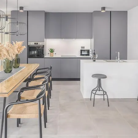 Grota - Luxury 4-bedroom With Private Pool & Garden Near Vila Porec