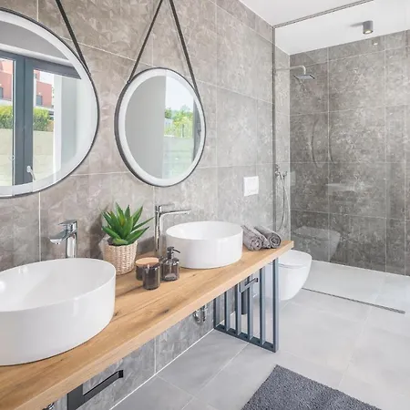 Grota - Luxury 4-bedroom With Private Pool & Garden Near *