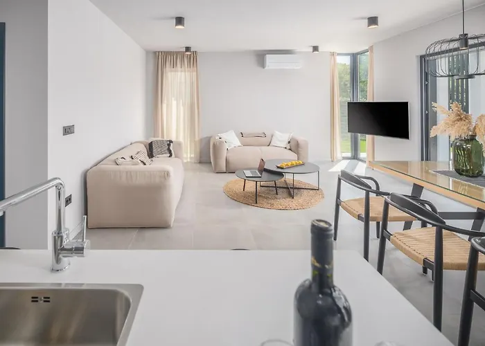 Villa Grota - Luxury 4-bedroom With Private Pool & Garden Poreč