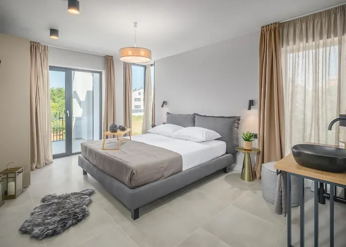 Grota - Luxury 4-bedroom With Private Pool & Garden * Poreč