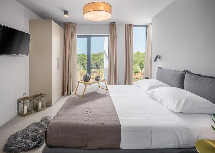 Grota - Luxury 4-bedroom With Private Pool & Garden Willa