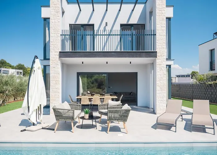 Grota - Luxury 4-bedroom With Private Pool & Garden *