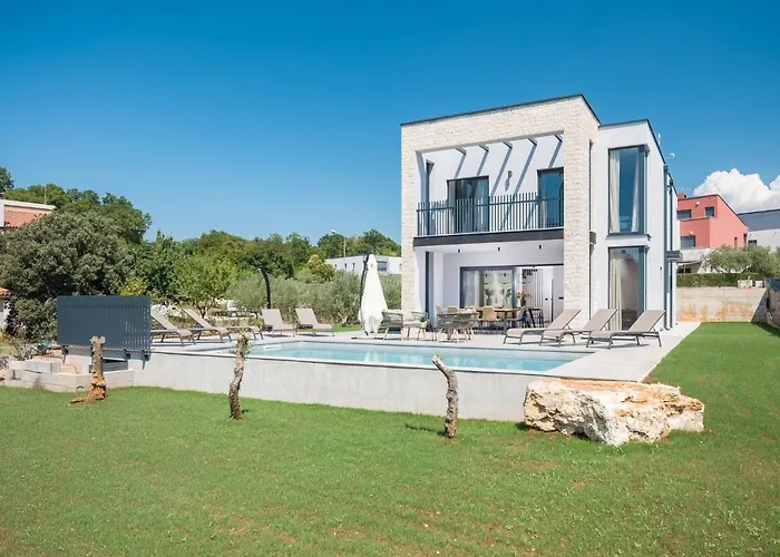 Grota - Luxury 4-bedroom With Private Pool & Garden Вилла