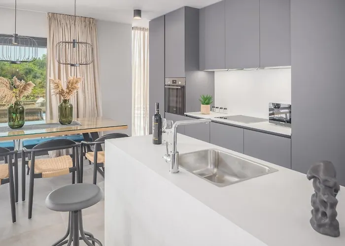 Вилла Grota - Luxury 4-bedroom With Private Pool & Garden *